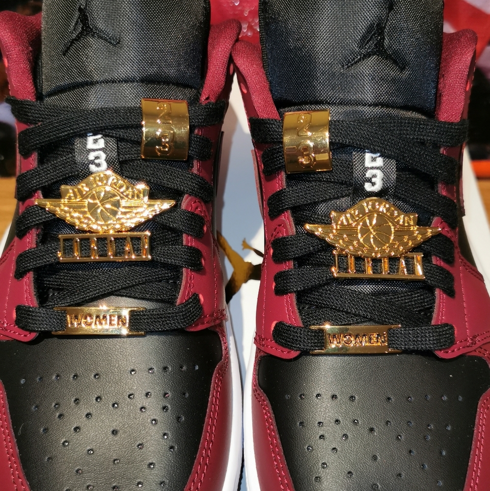 Jordan 1 Low SE "Dark Beetroot" Women's-Size 7/7.5